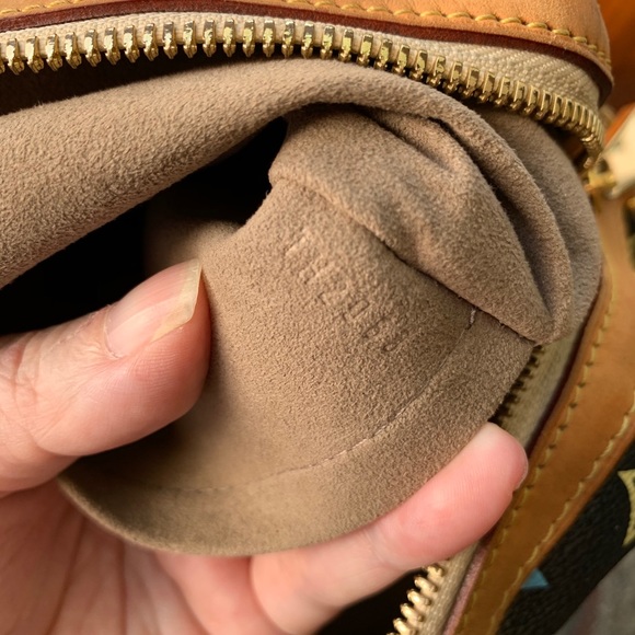 Louis Vuitton Limited Edition Courtney Bag - Picture 10 of 11